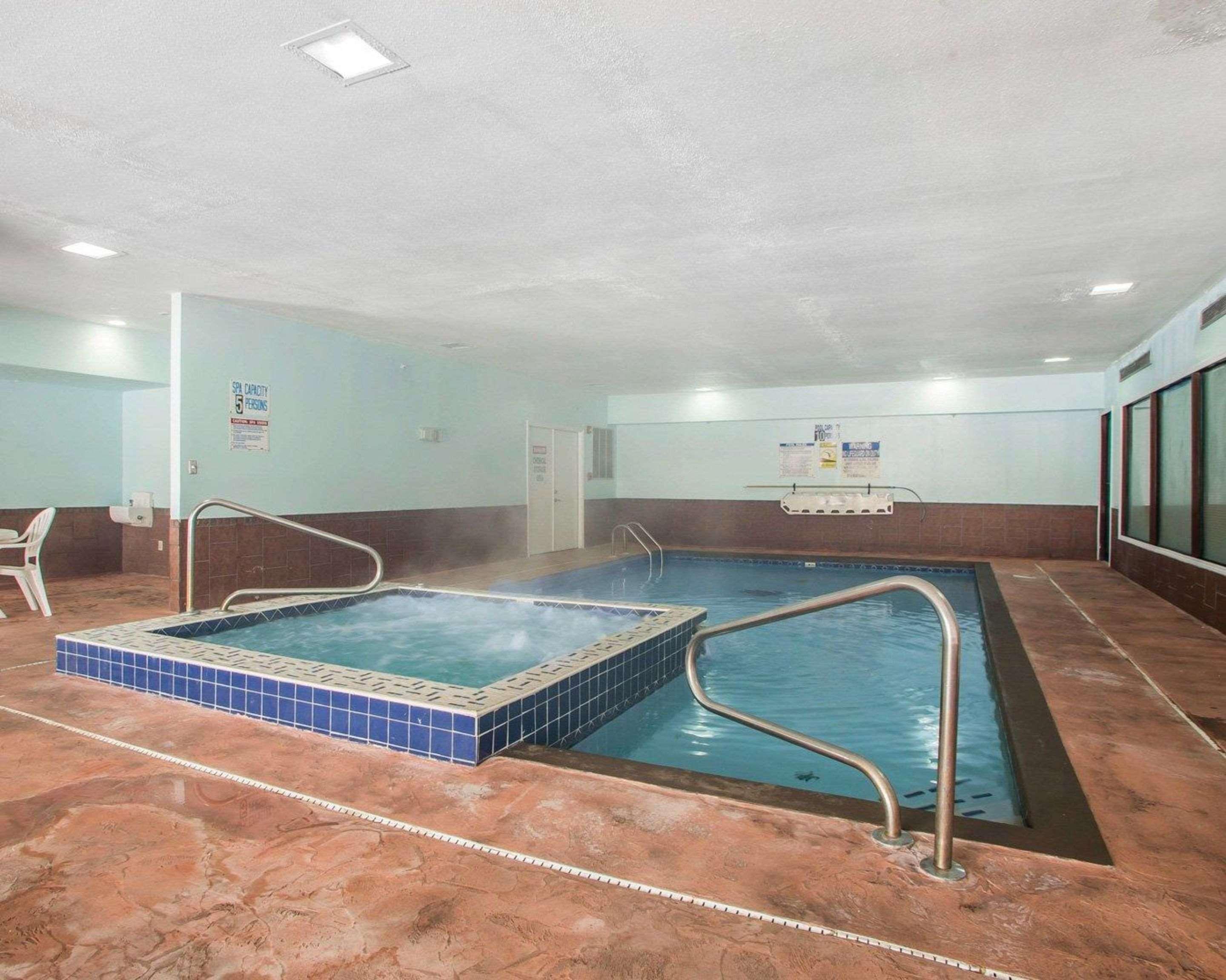 Quality Inn Merrillville Exterior photo